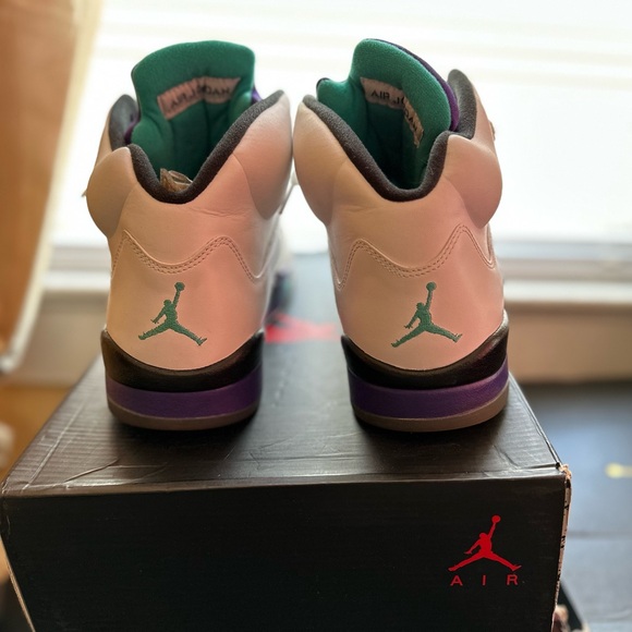 Air Jordan Retro 5 - Picture 2 of 3